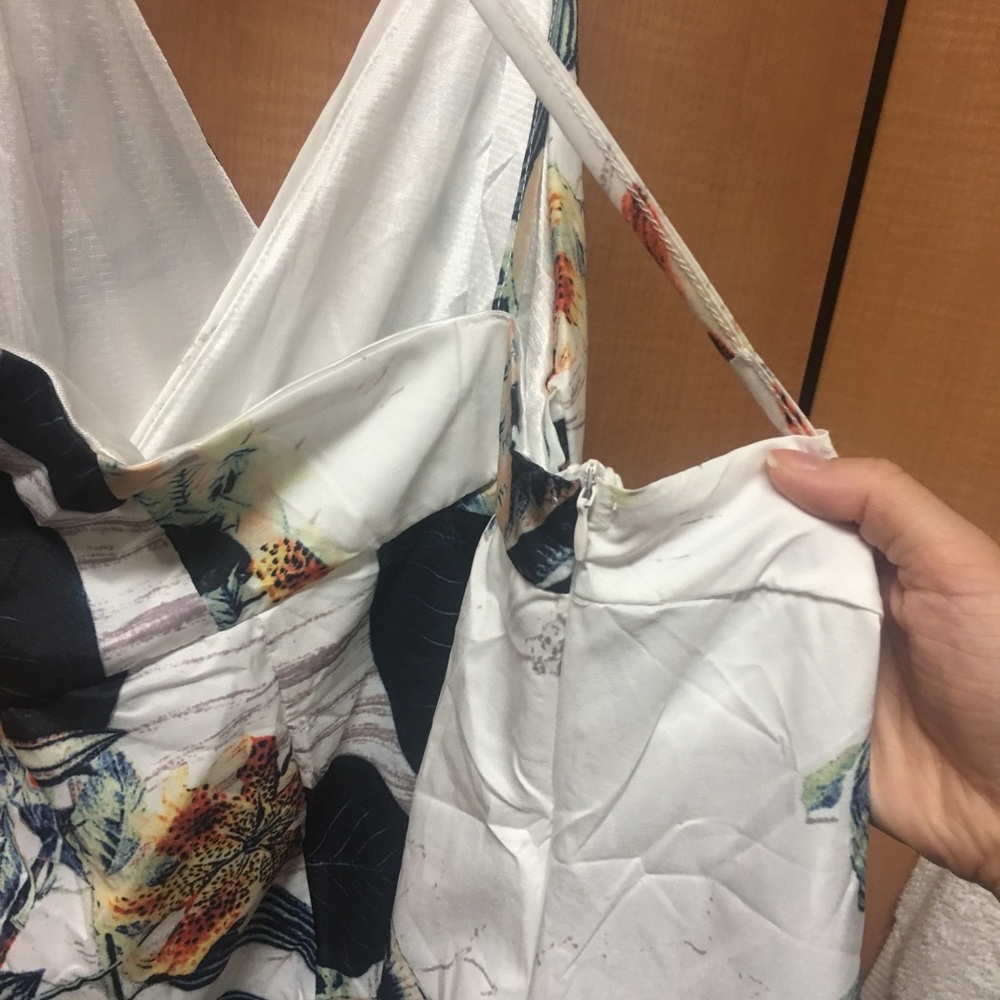 Backless summer romper - Picture 3 of 5